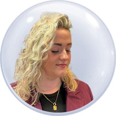 Amber, Junior Stylist (eerstejaars) bij Titans of Hair