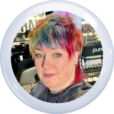 Debbie Warris, Eigenaresse/Topstylist bij Titans of Hair